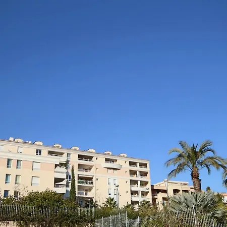 With Sea View & Terace Δωμάτια σε οικογενειακή κατοικία Κάννες